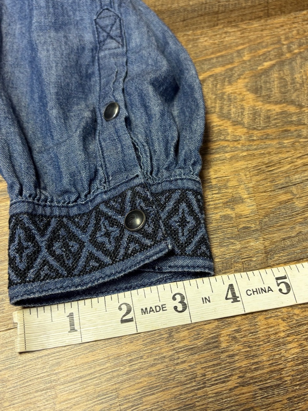 Sundance Lennon Denim Floral Embroidered Snap Shirt Womens Small Blue Chambray - Picture 9 of 12